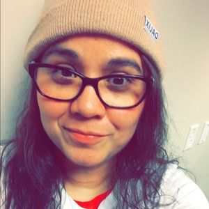 Meet your Posher, Violeta